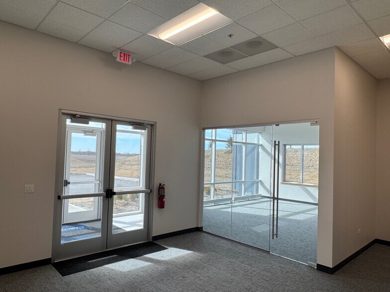 975 Belle Ln, Bolingbrook, IL à louer - Photo de l’immeuble – Image 2 sur 5