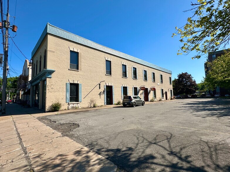105 Main St, Whitesboro, NY à louer - Photo de l’immeuble – Image 2 sur 11