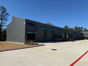 2007 Airport Rd, Conroe, TX à louer Photo de l’immeuble– Image 1 sur 1