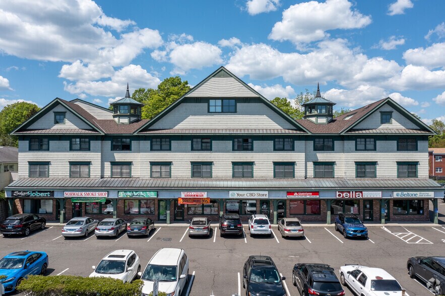 365 Westport Ave, Norwalk, CT à louer - Photo de l’immeuble – Image 3 sur 4