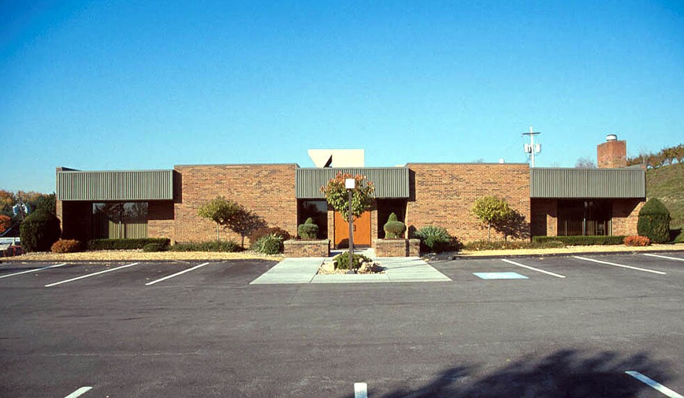 609 Epsilon Dr, Pittsburgh, PA à louer - Photo de l’immeuble – Image 2 sur 15