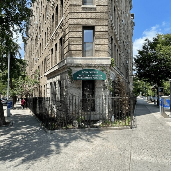 800 Riverside Dr, New York, NY à louer - Photo de l’immeuble – Image 1 sur 5