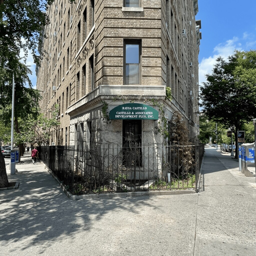 800 Riverside Dr, New York, NY à louer Photo de l’immeuble– Image 1 sur 6