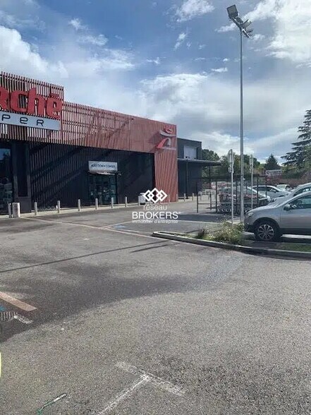 Local commercial dans Bollène à louer - Photo de l’immeuble – Image 3 sur 23