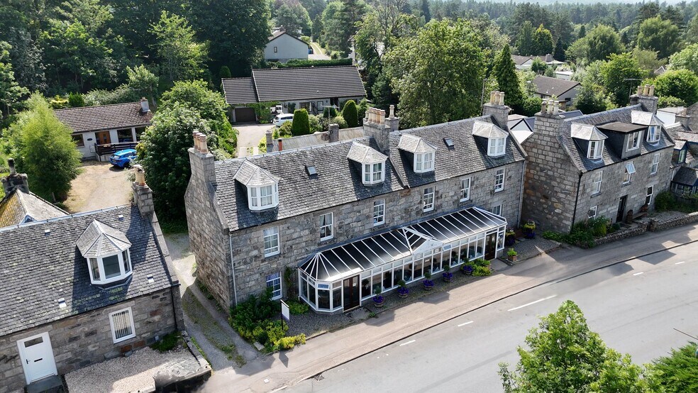 Willowbank Guest House and Willowbank Bothy, Grantown On Spey à vendre - Photo de l’immeuble – Image 1 sur 29