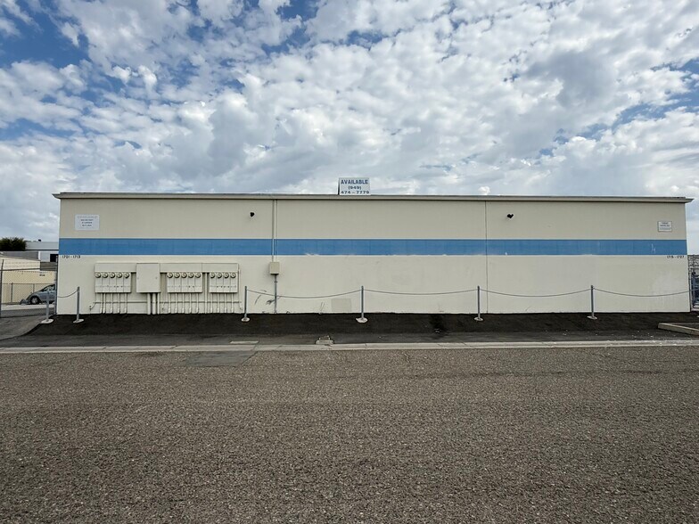 1715-1753 E Borchard Ave, Santa Ana, CA à louer - Photo de l’immeuble – Image 2 sur 7