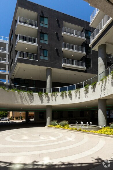 1331 N Cahuenga Blvd, Los Angeles, CA à louer - Photo de l’immeuble – Image 3 sur 84