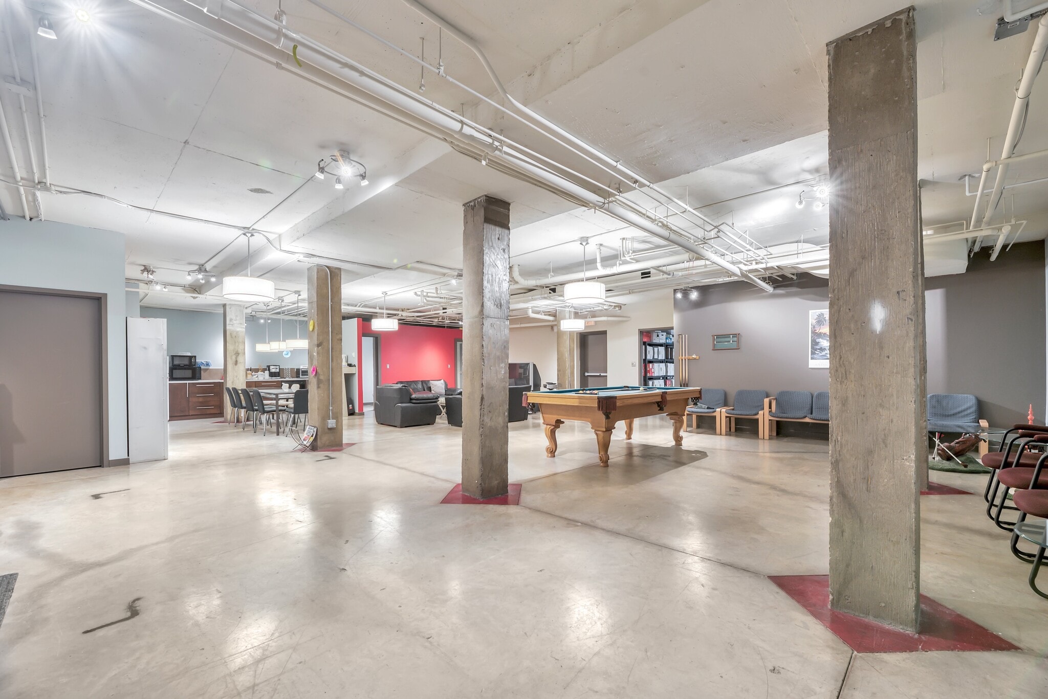 902 9th Ave SW, Calgary, AB à louer Photo intérieure– Image 1 sur 9