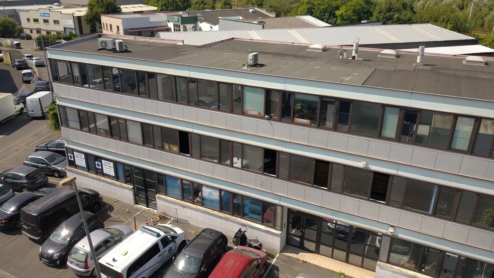 29-31 Rue Des Entrepreneurs, Carrières-sur-Seine à louer - Photo de l’immeuble – Image 3 sur 4