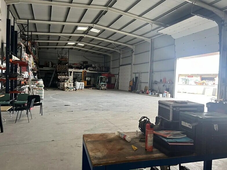 Local d'activités dans Roussillon à vendre - Photo de l’immeuble – Image 2 sur 10