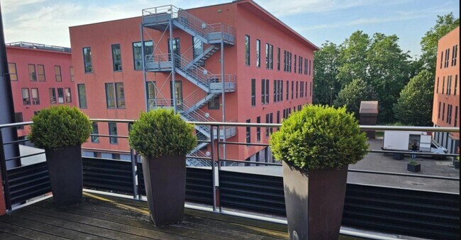 Plus de détails pour 17-23 Avenue De Poumeyrol, Caluire-et-Cuire - Bureau à louer