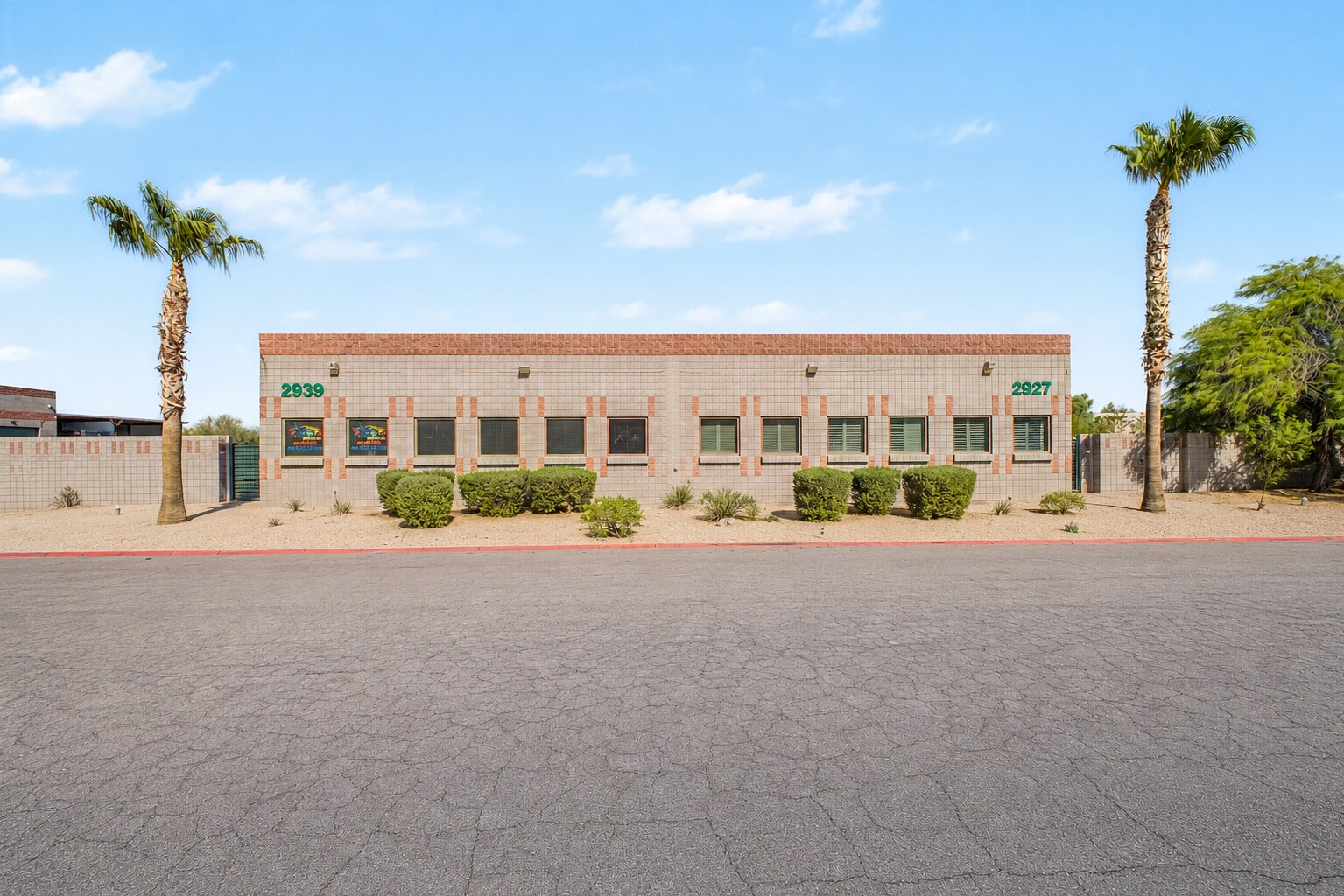 2927 - 2939 N. Norfolk, Mesa AZ 85215 portefeuille de 2 biens à vendre sur LoopNet.fr Photo de l’immeuble– Image 1 sur 12