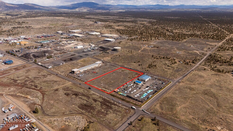 265 SW 11th St, Redmond, OR à vendre - Photo de l’immeuble – Image 2 sur 8