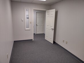 801 W Bay Dr, Largo, FL à louer Photo intérieure– Image 1 sur 14