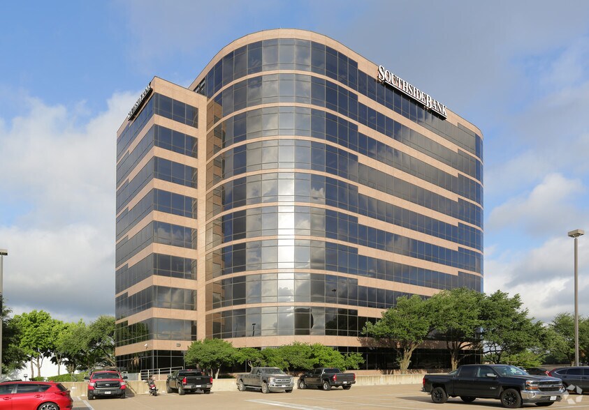 1320 S University Dr, Fort Worth, TX à louer - Photo principale – Image 1 sur 19