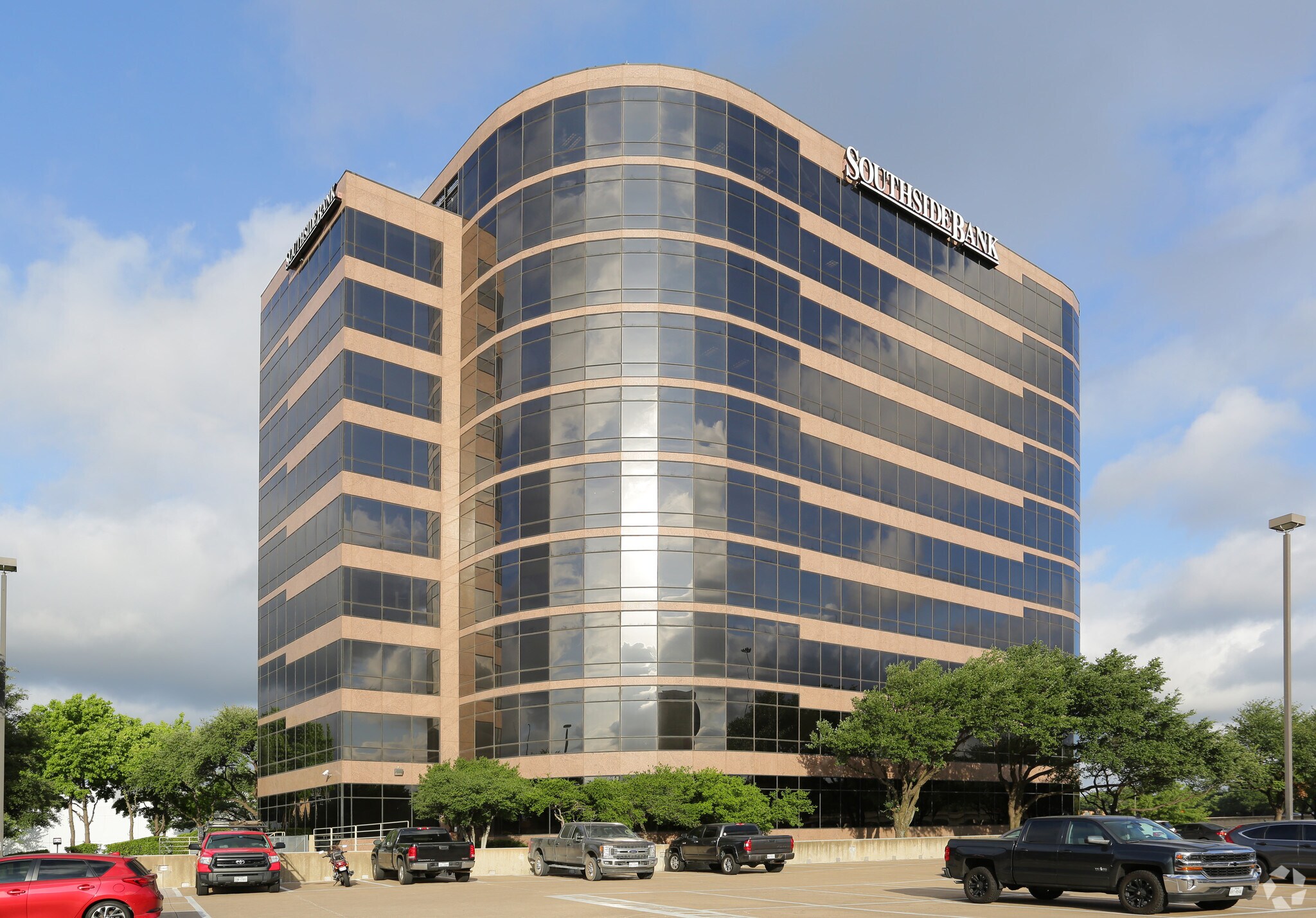 1320 S University Dr, Fort Worth, TX à louer Photo principale– Image 1 sur 20