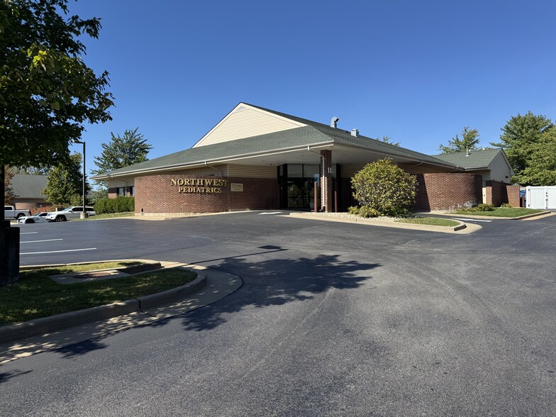 11 Garvey Pky, Saint Charles, MO à vendre - Photo principale – Image 1 sur 1