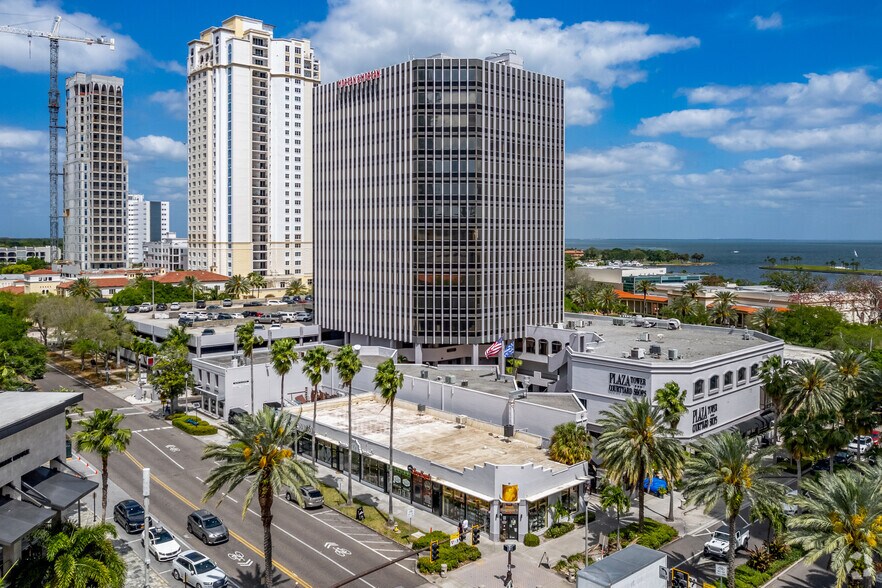 111 2nd Ave NE, Saint Petersburg, FL à louer - Photo principale – Image 1 sur 15