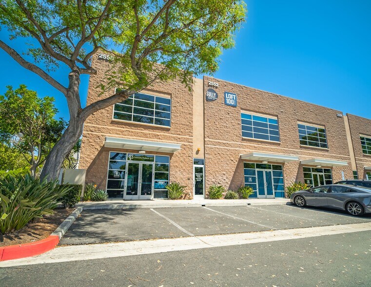 2550-2556 Gateway Rd, Carlsbad, CA à louer - Photo de l’immeuble – Image 3 sur 6