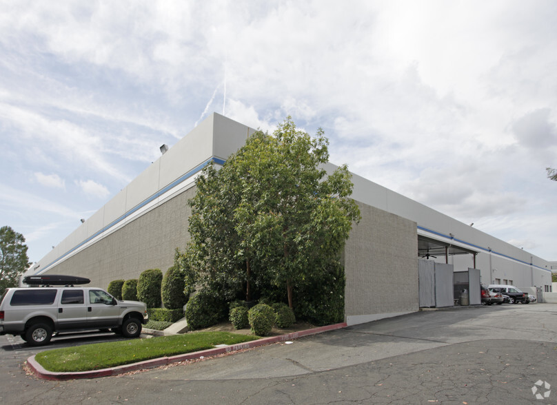 27727 Avenue Scott, Valencia, CA à louer - Photo de l’immeuble – Image 2 sur 8