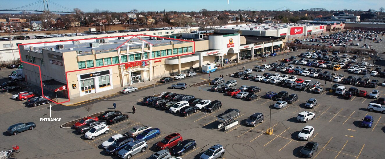 133-11 20th Ave, College Point, NY à louer Photo de l’immeuble– Image 1 sur 9