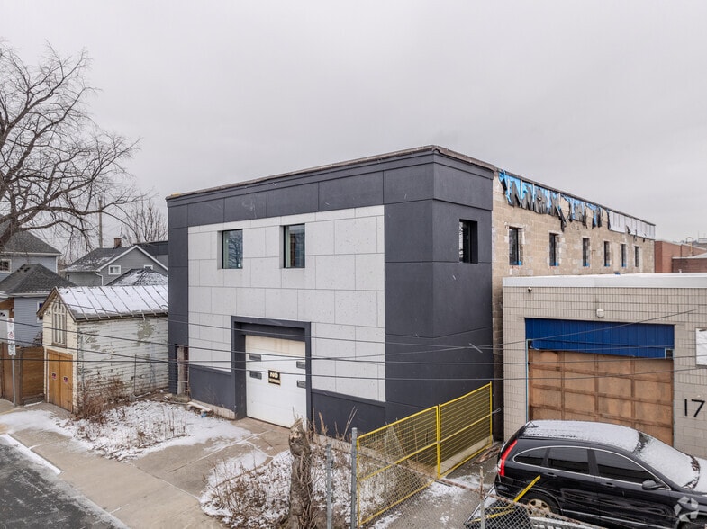 401 Victoria Ave N, Hamilton, ON à louer - Photo de l’immeuble – Image 2 sur 3