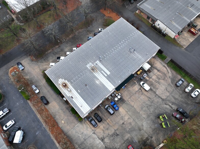 102 Woodwinds Industrial Ct, Cary, NC à louer - Photo de l’immeuble – Image 3 sur 13
