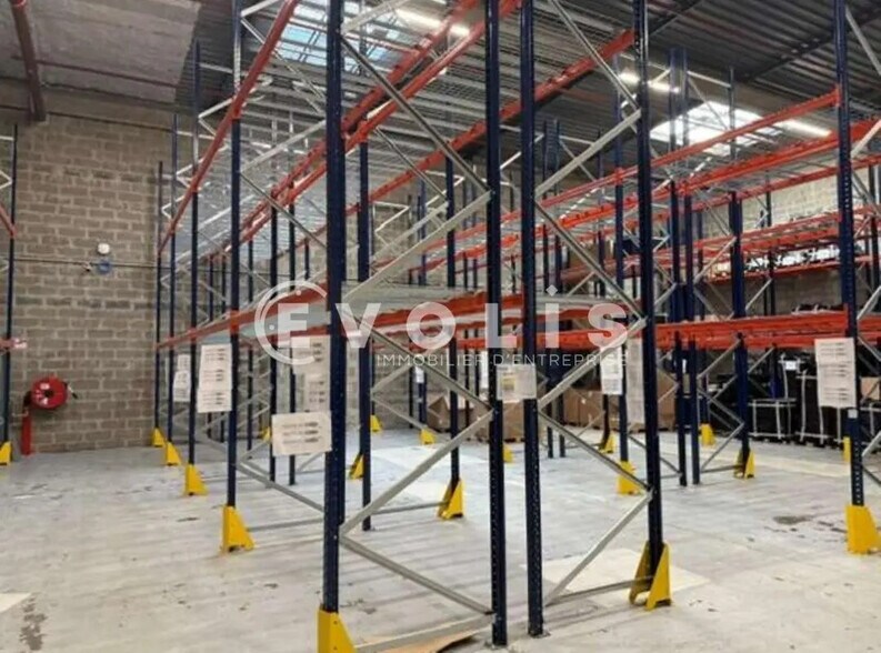 32 Avenue De L'Oceanie, Villejust à louer - Photo de l’immeuble – Image 2 sur 8