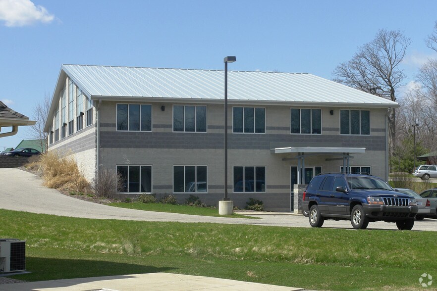 3344 Grand Ridge Dr NE, Grand Rapids, MI à louer - Photo de l’immeuble – Image 2 sur 16