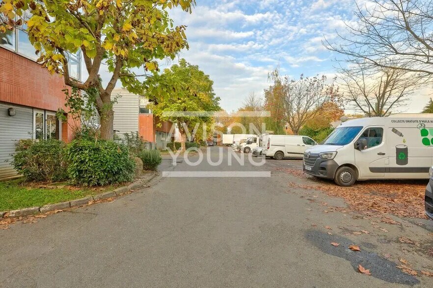 Local d’activités dans Gonesse à louer - Photo de l’immeuble – Image 3 sur 4