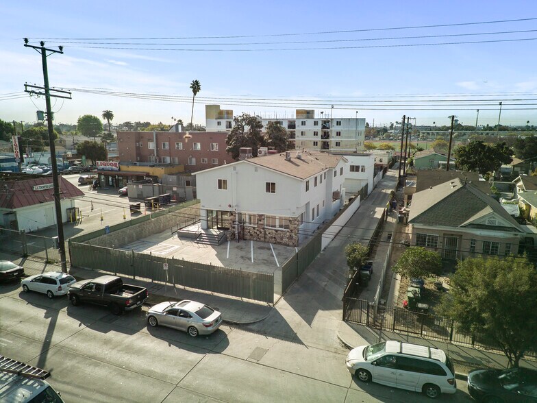 444 E 51st St, Los Angeles, CA à louer - Photo de l’immeuble – Image 3 sur 13