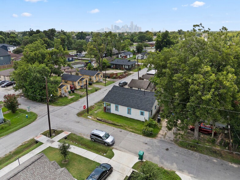 2417 Lee St, Houston, TX à vendre - Photo de l’immeuble – Image 3 sur 6