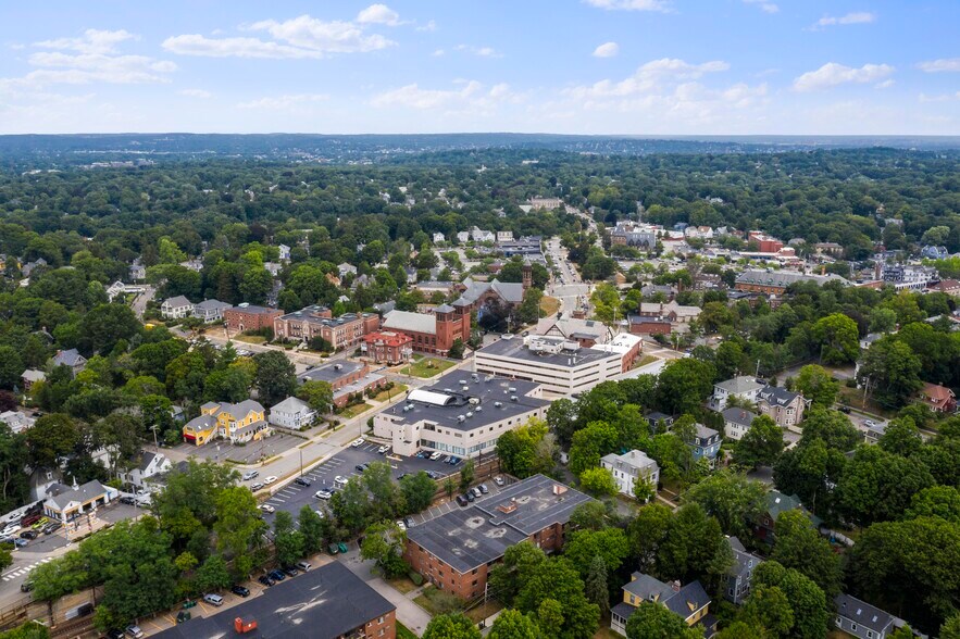 1359 Centre St, Newton, MA à louer - Photo de l’immeuble – Image 2 sur 15