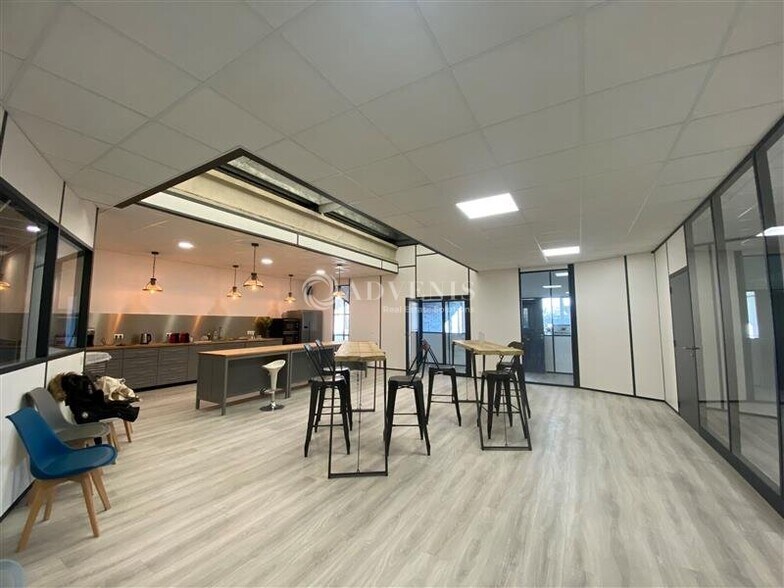 4 Rue Michael Faraday, Montigny-le-Bretonneux à louer - Photo intérieure – Image 3 sur 8