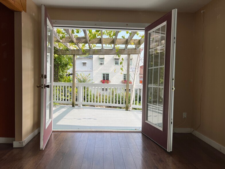 75 Montcalm St, Ticonderoga, NY à vendre - Photo de l’immeuble – Image 2 sur 50
