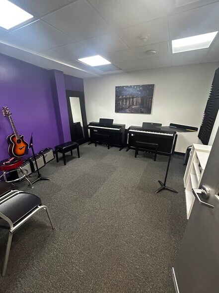 465 Herndon Pky, Herndon, VA à vendre - Photo intérieure – Image 3 sur 9