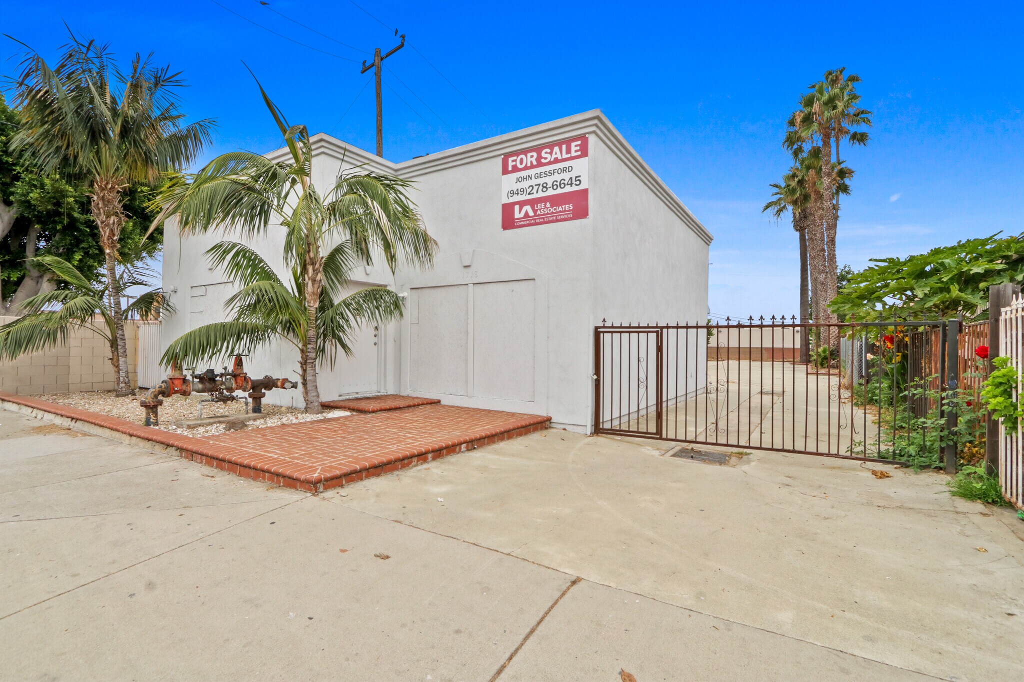 1718 N Fairview St, Santa Ana, CA à vendre Photo de l’immeuble– Image 1 sur 5