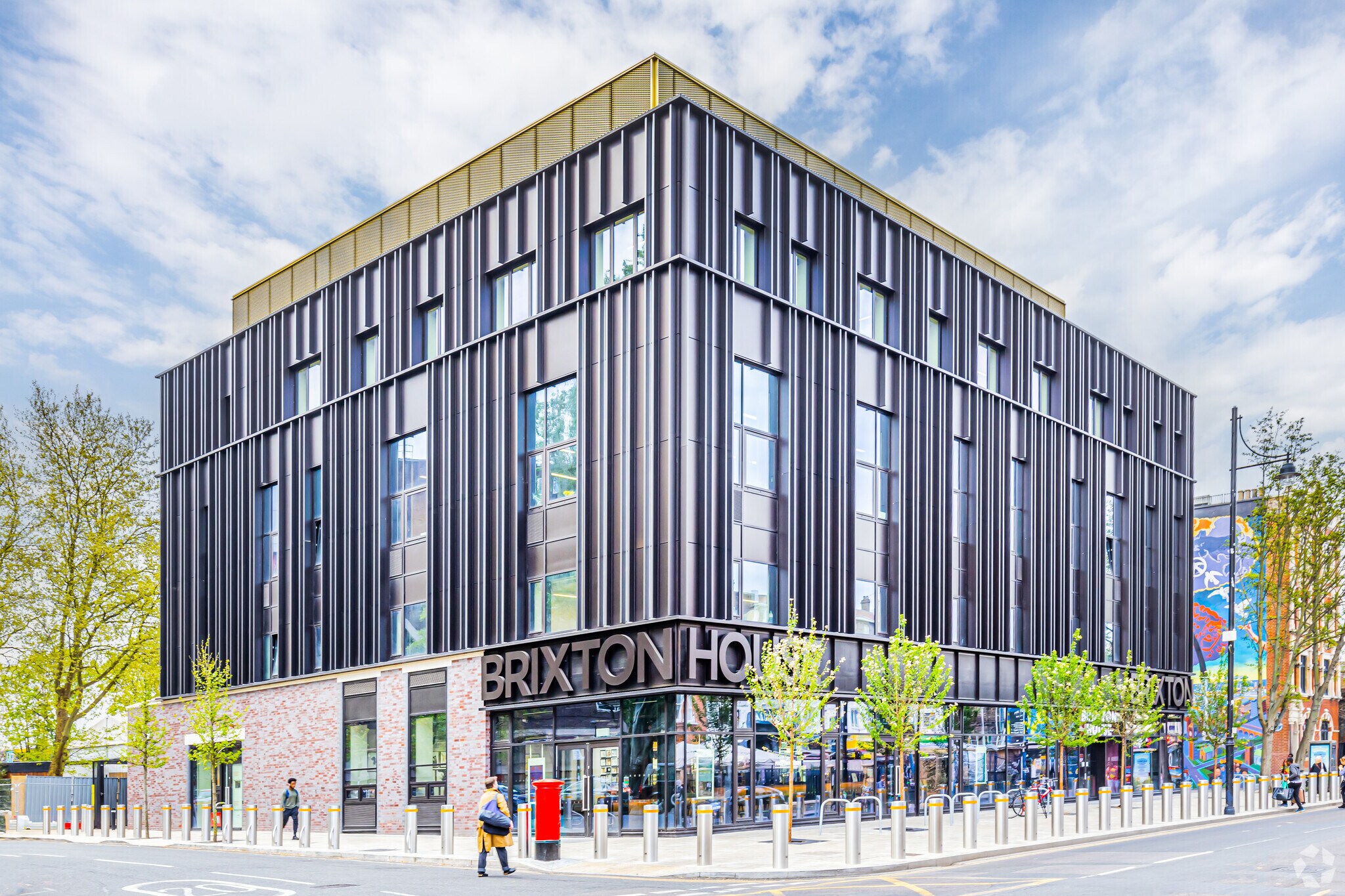 385 Coldharbour Ln, Londres à louer Photo de l’immeuble– Image 1 sur 8