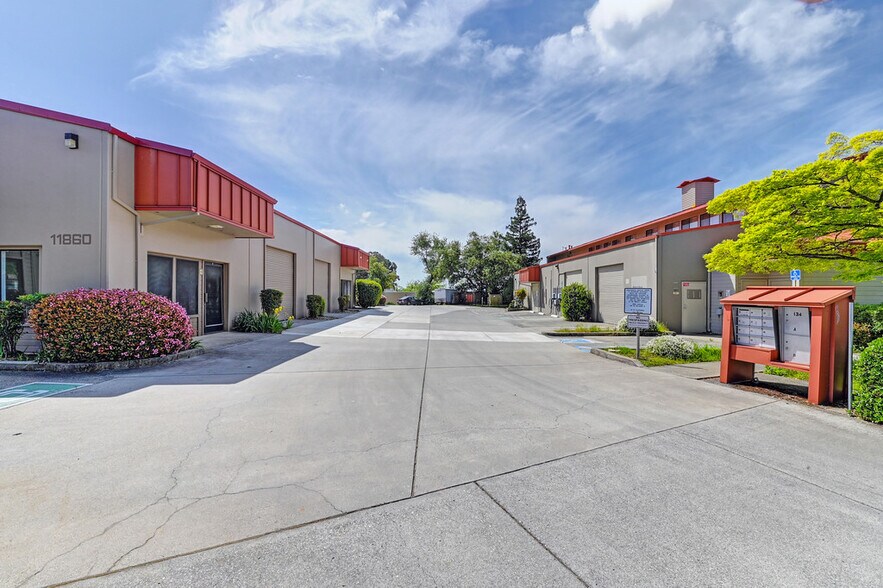 11860 Kemper Rd, Auburn, CA à vendre - Photo de l’immeuble – Image 2 sur 35