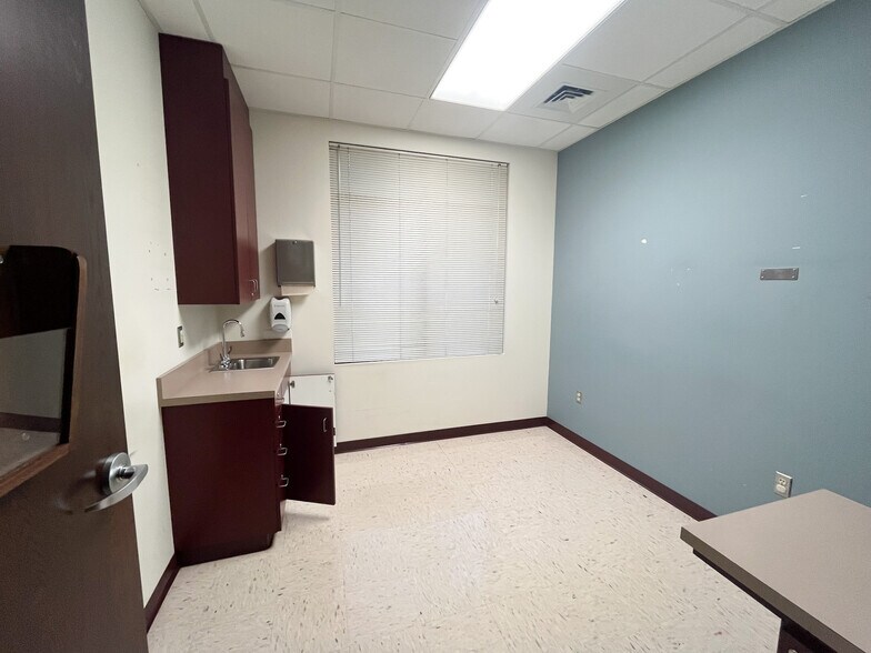 820 S Illinois Ave, Republic, MO à vendre - Photo intérieure – Image 3 sur 45