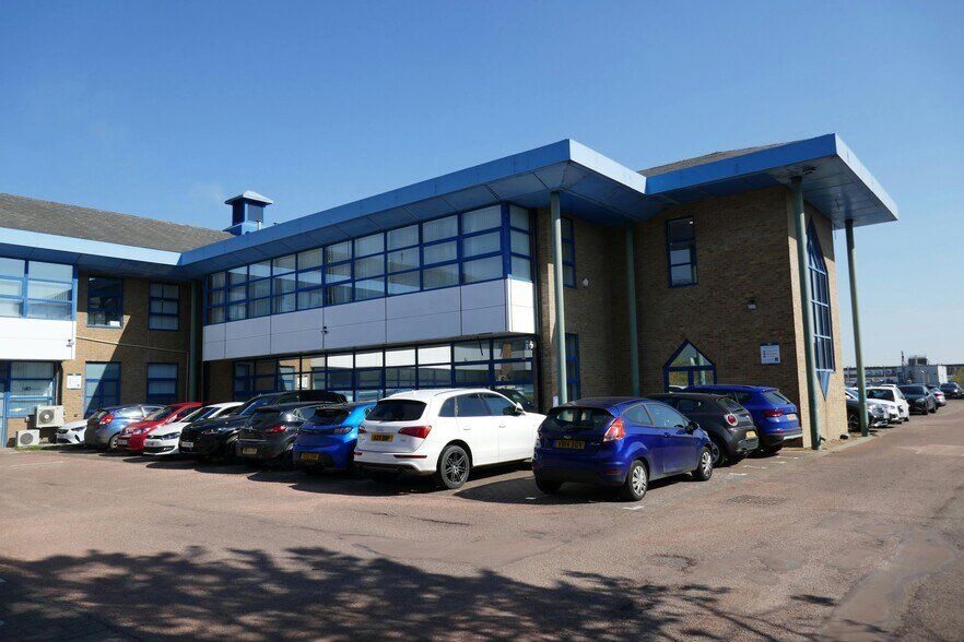 7 Astra Centre, Edinburgh Way, Harlow à louer - Photo de l’immeuble – Image 2 sur 29