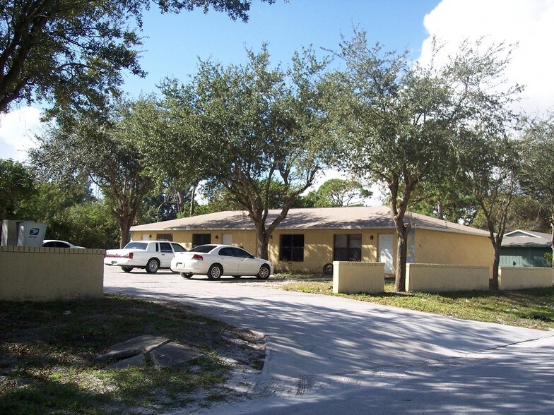 801-807 King Orange Ave, Fort Pierce, FL à vendre - Photo principale – Image 1 sur 3