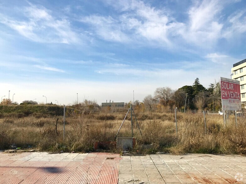 Terrain dans Madrid, Madrid à vendre - Photo de l’immeuble – Image 2 sur 3