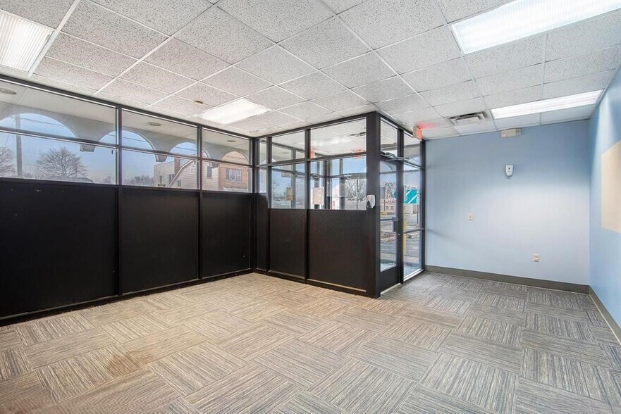 2830 Corunna Rd, Flint, MI à louer - Photo de l’immeuble – Image 3 sur 23