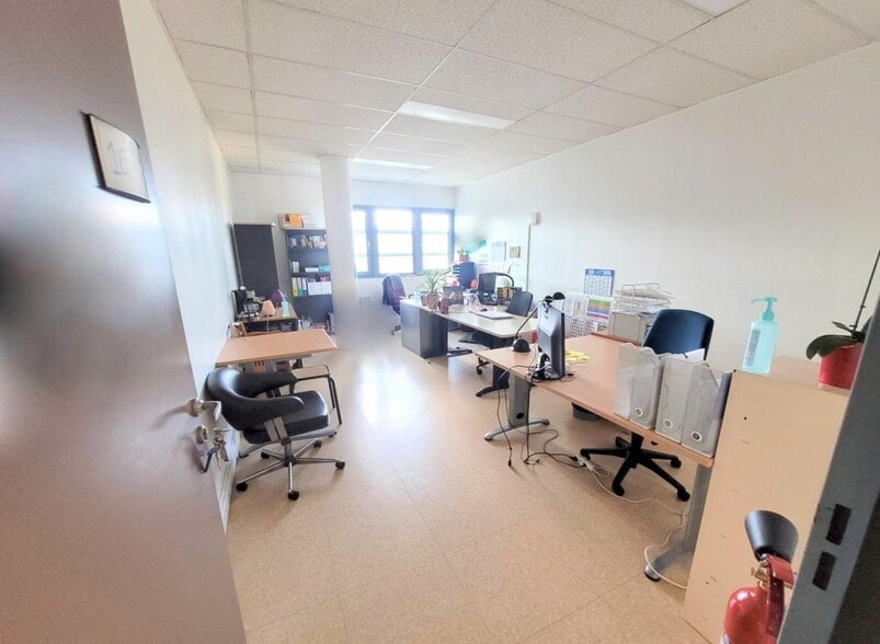 Bureau dans Poissy à louer - Photo intérieure – Image 2 sur 31