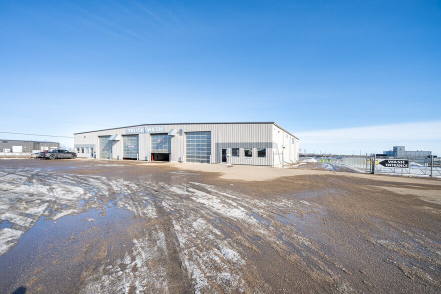 4807 40 Av, Lloydminster, SK à louer - Photo de l’immeuble – Image 2 sur 26