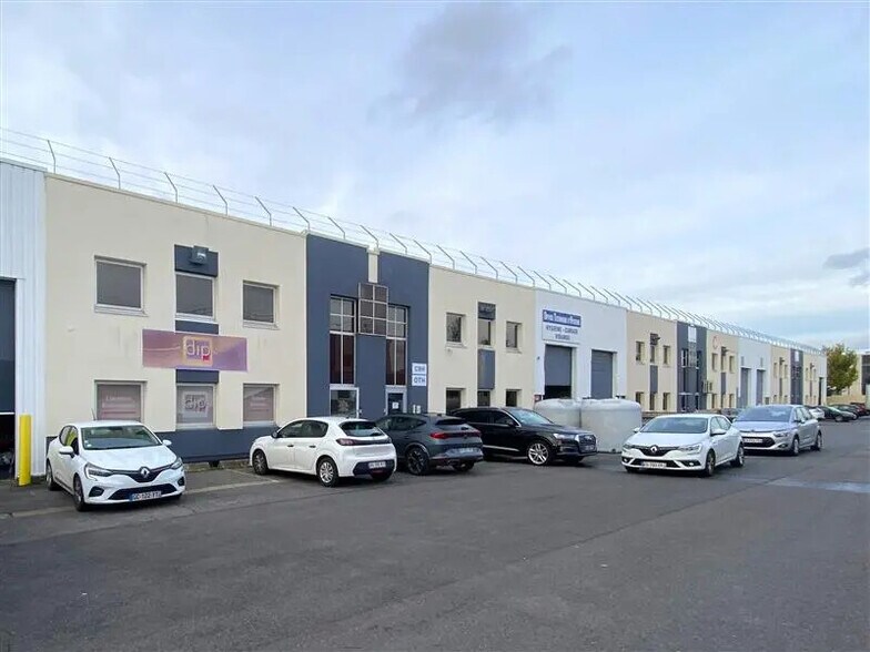 Local d’activités dans Gennevilliers à louer - Photo de l’immeuble – Image 1 sur 8