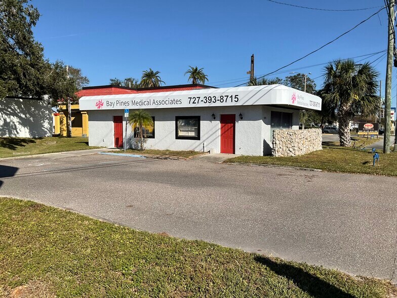 9541 Bay Pines Blvd, Saint Petersburg, FL à louer - Photo de l’immeuble – Image 2 sur 6