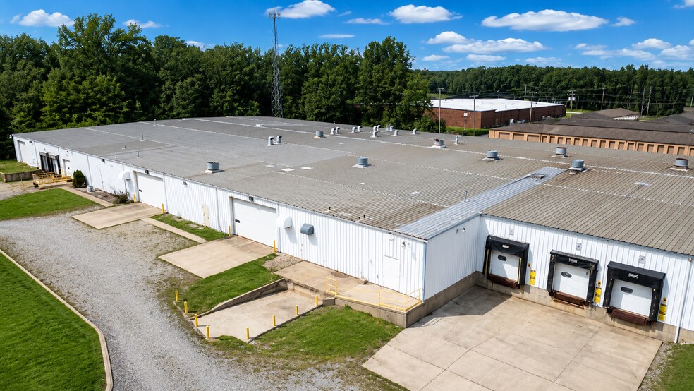811 Commerce Dr, Kendallville, IN à vendre - Photo de l’immeuble – Image 3 sur 10