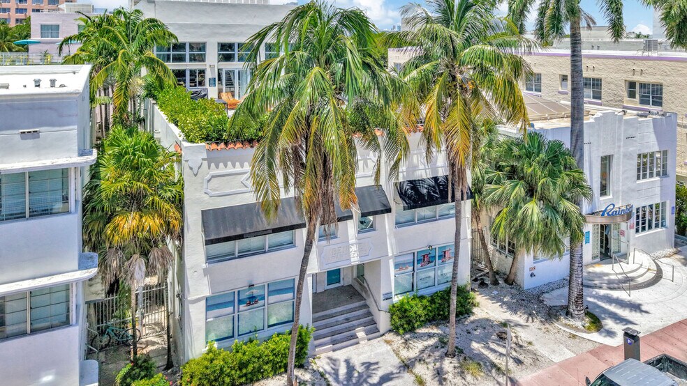 826 Collins Ave, Miami Beach, FL à louer - Photo de l’immeuble – Image 2 sur 5
